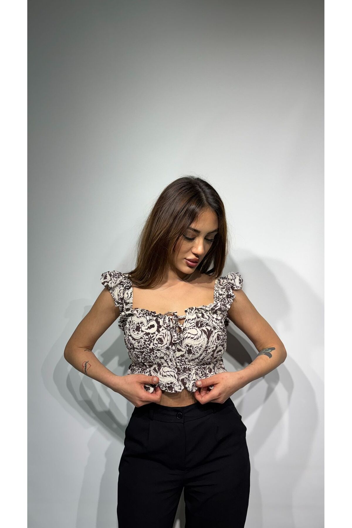 Fırfırlı Crop Bluz - Kahverengi